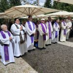 Kdo gre kam? Objavljene premestitve duhovnikov v novomeški škofiji
