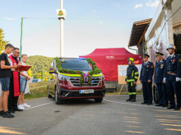 Ivančna Gorica: PGD Krka ob 130-letnici delovanja prevzelo novo gasilsko vozilo