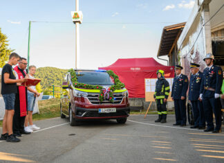 Ivančna Gorica: PGD Krka ob 130-letnici delovanja prevzelo novo gasilsko vozilo