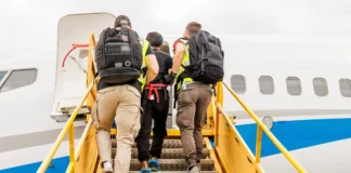 Avstrija prvič dnevno deportira več migrantov, kot jih v državi zaprosi za azil