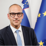 Minister Ostrc dosegel dogovor z radiologi – pozivi k ureditvi tudi ortopedije in primera Kavčič