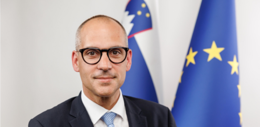 Minister Ostrc dosegel dogovor z radiologi – pozivi k ureditvi tudi ortopedije in primera Kavčič