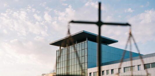 Prihaja SKOK – novo močno sodišče za boj proti korupciji