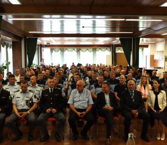 Sprejem zaposlenih v policiji, ki so sodelovali v intervenciji na območju Uršnih sel