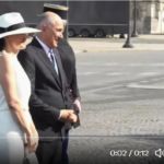 Janez Janša s soprogo na največji vojaški paradi v Parizu