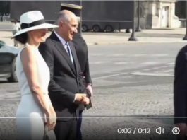Janez Janša s soprogo na največji vojaški paradi v Parizu