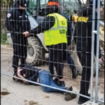 Tožilstvo verjelo, da sta s strani varnostnika napadena občana sama padla po tleh