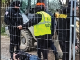 Tožilstvo verjelo, da sta s strani varnostnika napadena občana sama padla po tleh