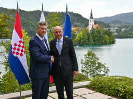 Premier Janez Janša ob robu Blejskega strateškega foruma na številnih bilateralnih srečanjih