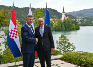Premier Janez Janša ob robu Blejskega strateškega foruma na številnih bilateralnih srečanjih