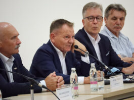 Minister Matoz z načelniki upravnih enot o poenotenju postopkov izdaje gradbenih dovoljenj