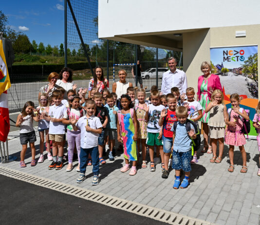 Novo mesto: V Šmihelu na prvi šolski dan simbolno odprli nove šolske prostore