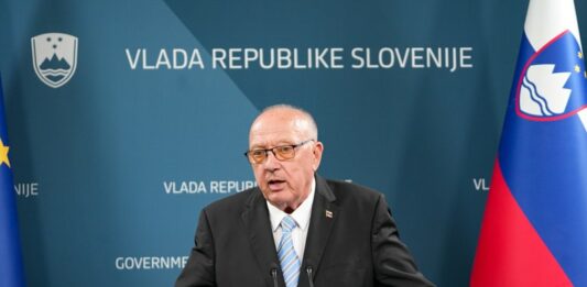 Državni sekretar Vinko Gorenak Alenko Bratušek prosi za 500 evrov