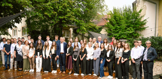 Novo mesto: Župan Gregor Macedoni sprejel zlate maturante