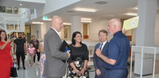 Črnomelj: Minister dr. Borut Rončević prvi šolski dan med prvošolci OŠ Loka