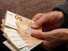 Nekaterim upokojencem v sredo poleg pokojnine še do 470 evrov dodatka