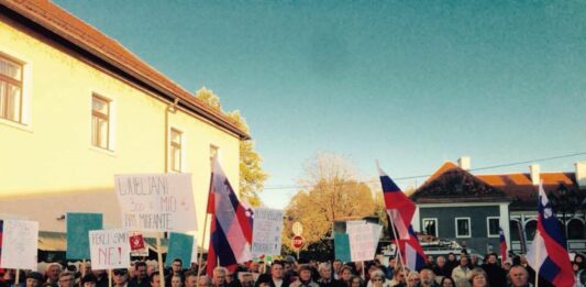 Migrantskih centrov ne bo! Črnomlju je uspešno uspelo preprečiti, ostali niso bili toliko uspešni