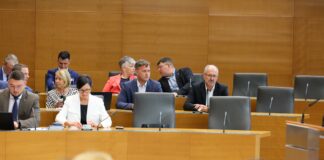Zakon o skladu za otroke: humanitarnim in gasilskim organizacijam se sredstva ne jemljejo