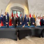 Minister Rončević v Pragi podpisal deklaracijo o umetni inteligenci