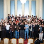 Gradbeni, lesarski, vzgojitelji in tehniki računalništva za en dan v vlogi ministrov in novinarjev