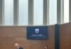 Skoraj neverjetno: Poslanko v državnem zboru zmotil državni grb