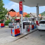 Na bencinskem servisu na Vinici prišlo do napada z nožem