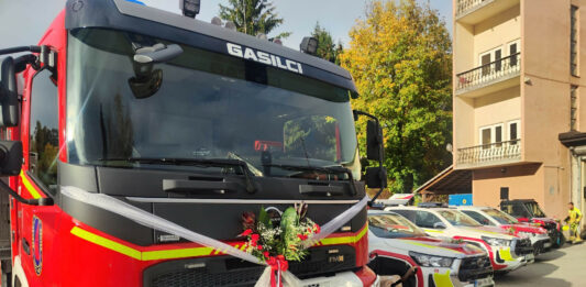 Gasilsko-reševalni center Novo mesto s petimi novimi gasilskimi vozili