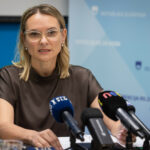 Golobova vlada na vodilna mesta imenovala aktiviste, ti so nato svojim delili denar