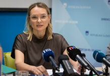 Golobova vlada na vodilna mesta imenovala aktiviste, ti so nato svojim delili denar