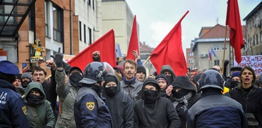 Policist razkril, kdo stoji za divjanjem v Franciji
