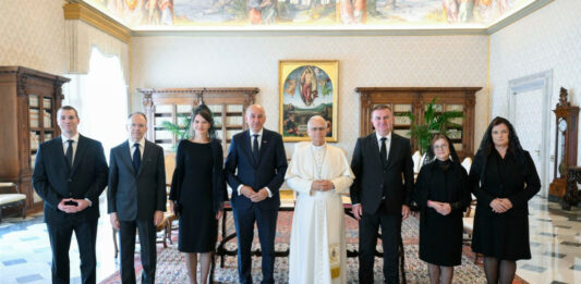 Janez Janša pri pri papežu Leonu XIV.