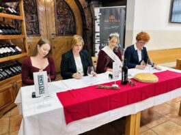Metlika: Podpisana sponzorska pogodba s kraljico metliške črnine