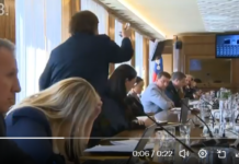 Agresivna poslanka Levice med sejo izgubila živce