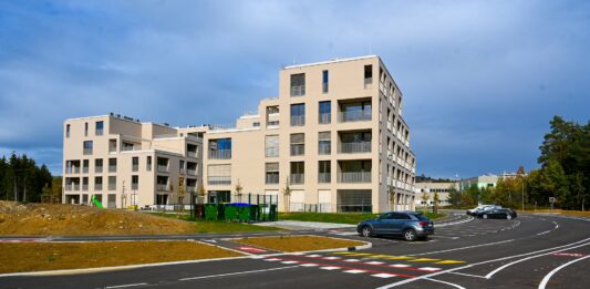 Novo mesto: V Podbrezniku predali namenu 55 novih stanovanj