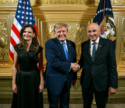 Srečanje zakoncev Trump z zakoncema Janša Bačovnik
