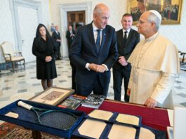 Papežu Leonu XIV. tudi osebno darilo Janeza Janše